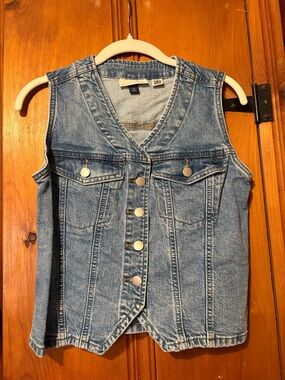 Universal Thread Light Wash Denim Vest Tank Top